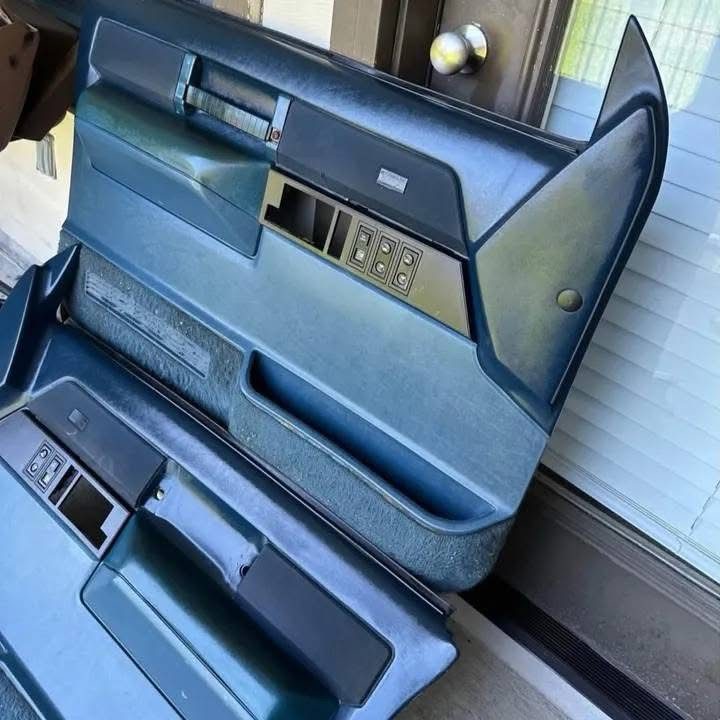 88-94 chevrolet/gmc blue door panels - Image 3
