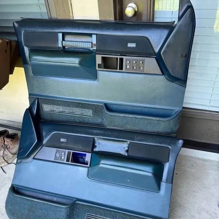 88-94 chevrolet/gmc blue door panels