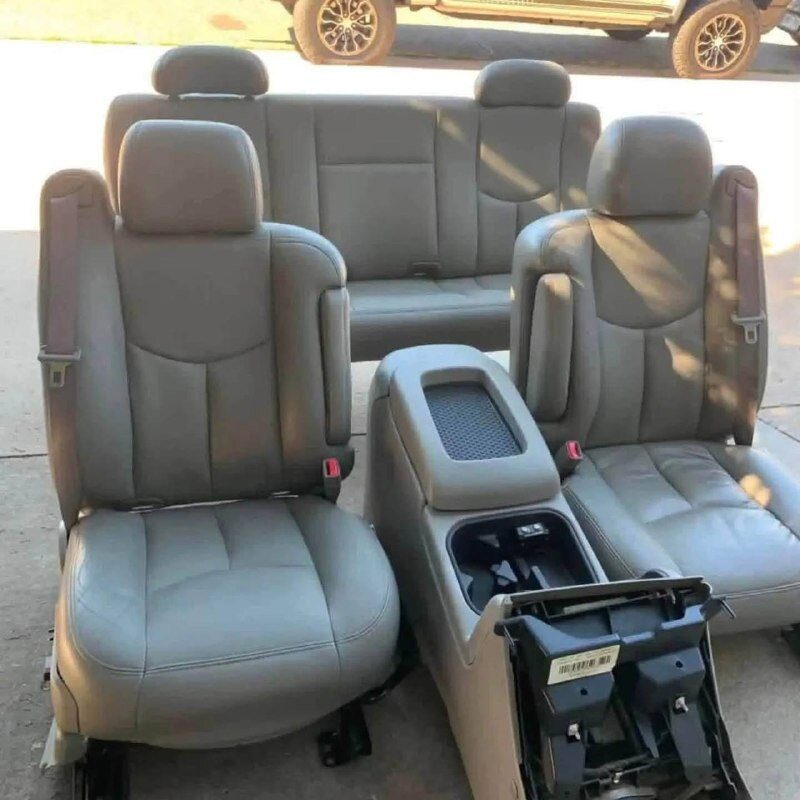 2004 Chevy Silverado Seats - Image 5